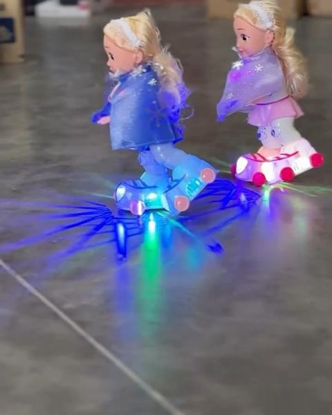 Muñeca patinadora con luces y sonido