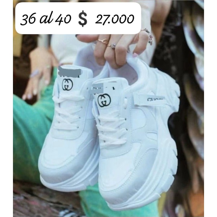 Zapatillas blancas con plataforma
