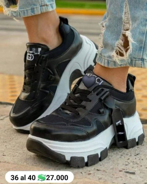 Zapatillas negras con plataforma
