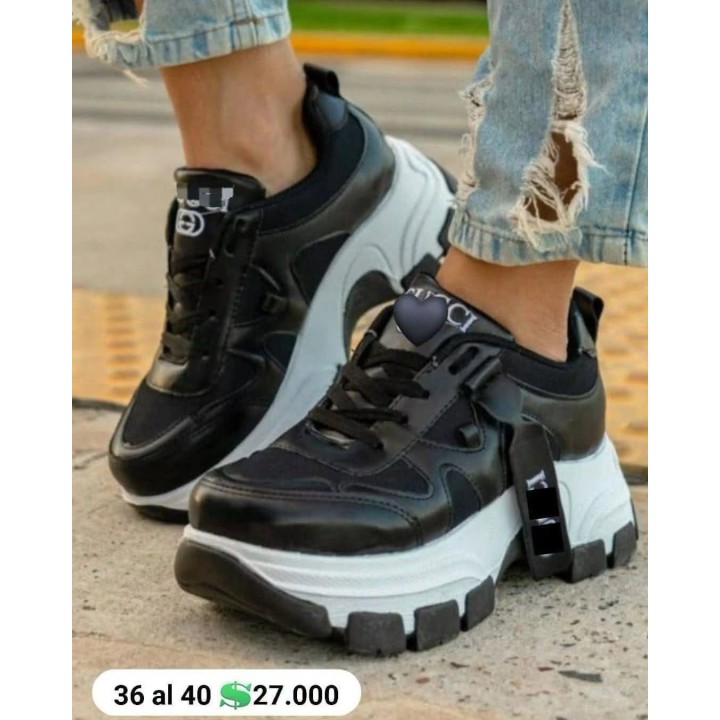 Zapatillas negras con plataforma