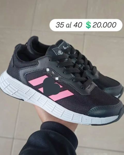 Zapatillas deportivas negras y rosa