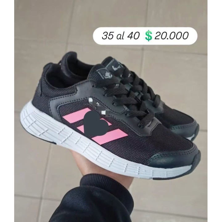 Zapatillas deportivas negras y rosa