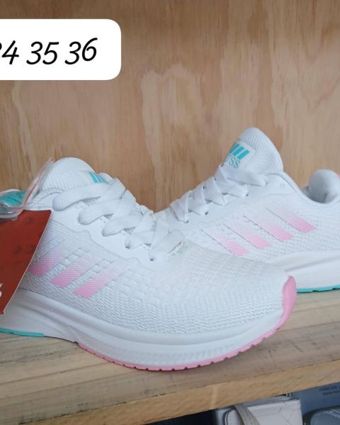 Zapatillas deportivas blancas y rosa