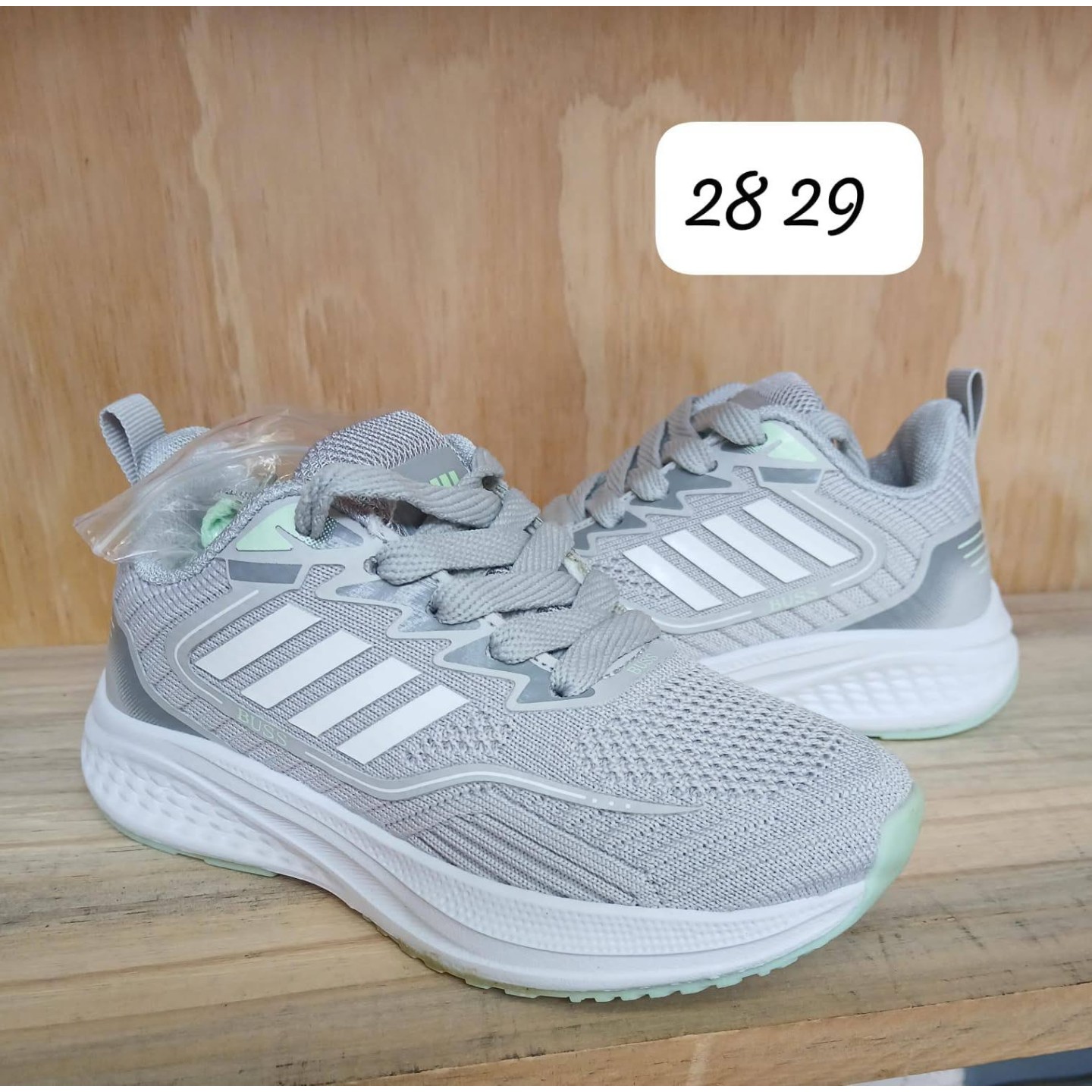 Zapatillas deportivas grises para chicos