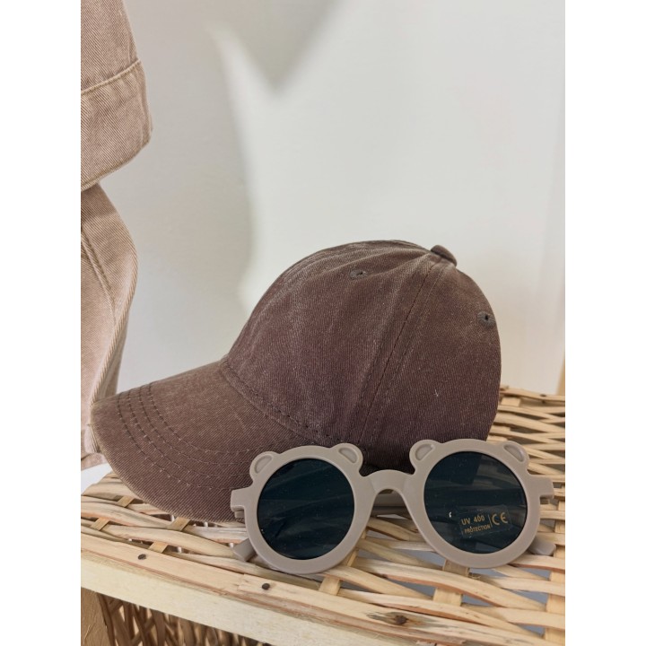 Anteojos de sol, gorras y calzados
