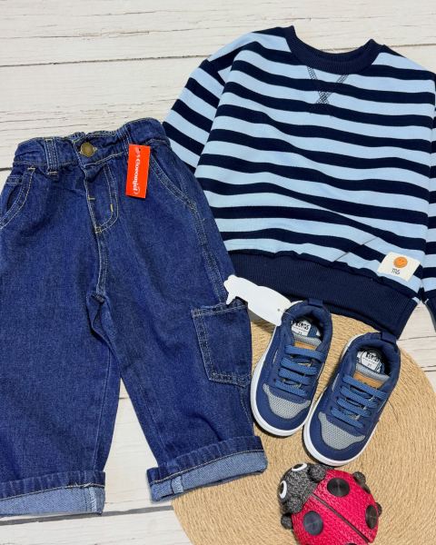Jeans baggy y remeras rayadas