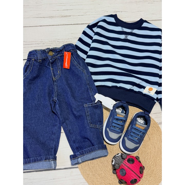 Jeans baggy y remeras rayadas