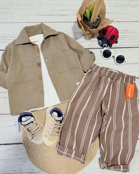 Chaqueta de gabardina y baggy de lino rayado