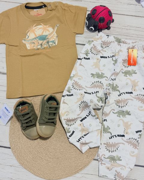 Remeras, babuchas y buzos rústicos para bebés