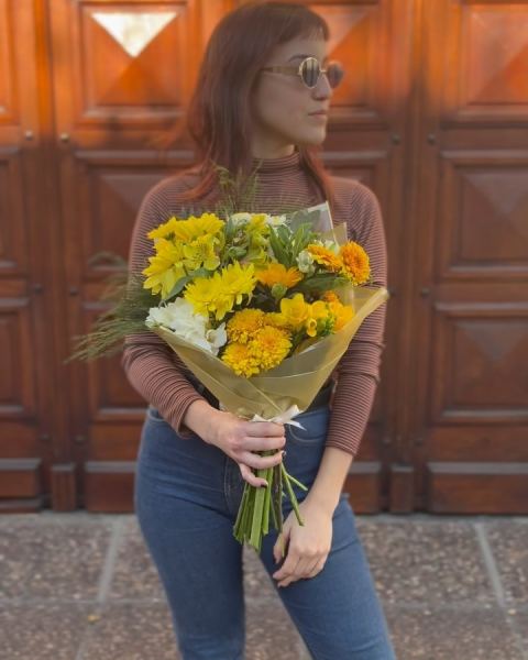 Ramos de estación y ramo amarillo