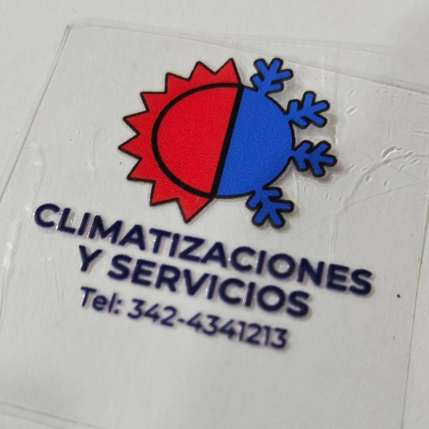 Calcos y stickers DTF UV con el logo de tu negocio