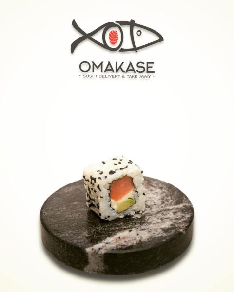 Roll de salmón, queso y palta