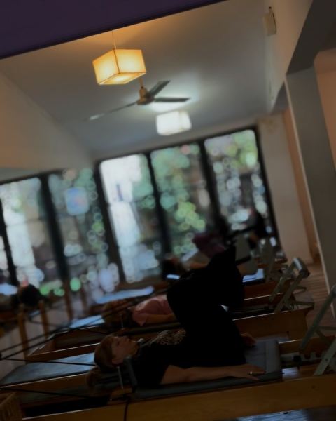 Entrenamiento en gimnasio femenino
