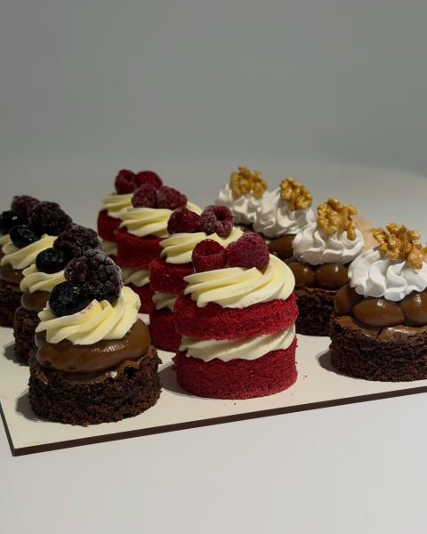 Petit fours