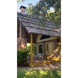 Cabañas equipadas con piscina climatizada