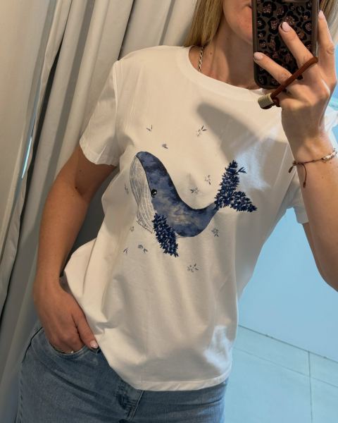 Remeras bordadas y estampadas