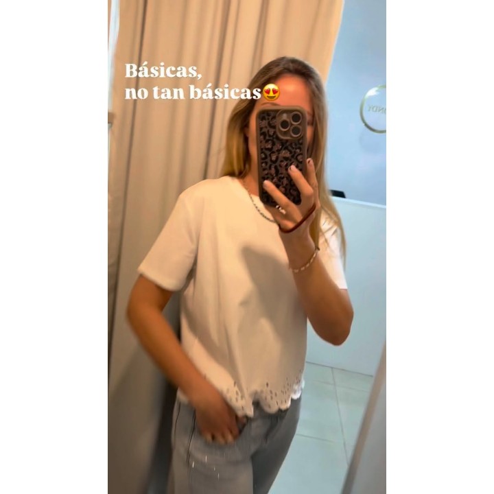 Remeras bordadas y estampadas