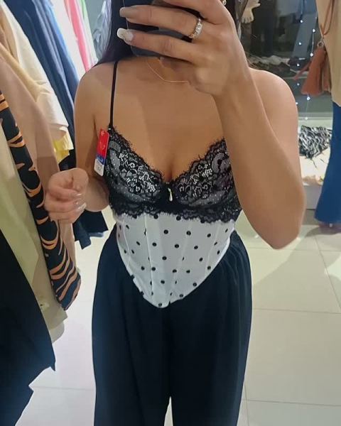 Top de seda con lunares