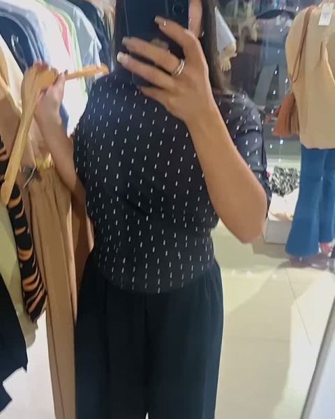 Remera de lunares y pantalón bali