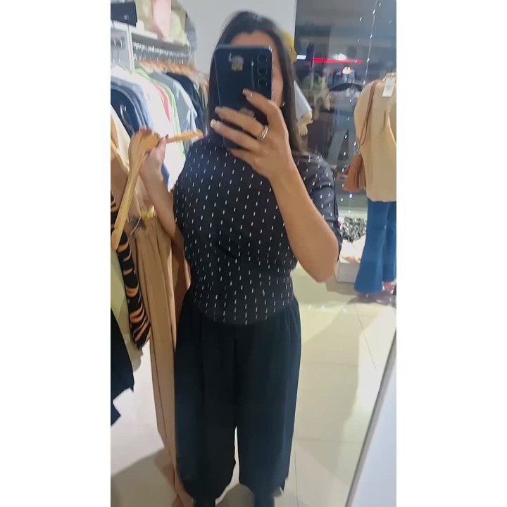 Remera de lunares y pantalón bali