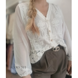 Camisas de lunares, rayas y broderie