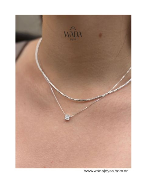Cadenas y collares en capas