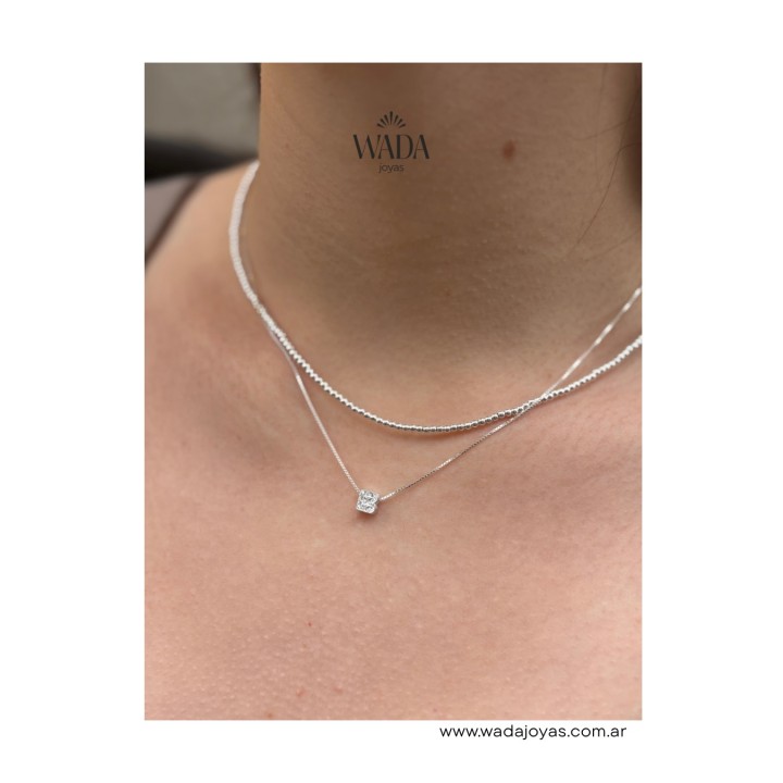 Cadenas y collares en capas