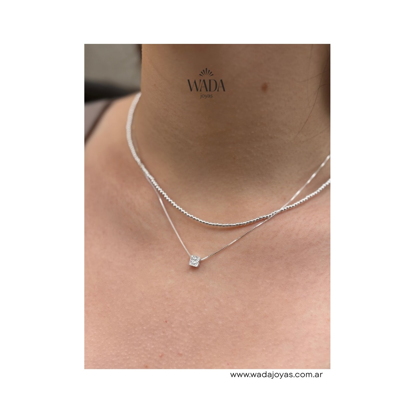 Cadenas y collares en capas