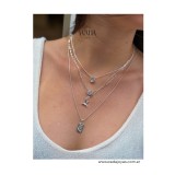 Cadenas y collares en capas