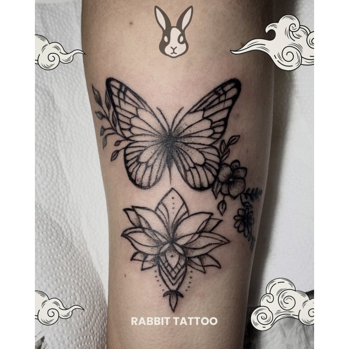 Tatuajes florales y simbólicos