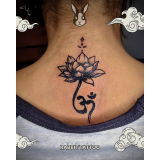 Tatuajes florales y simbólicos