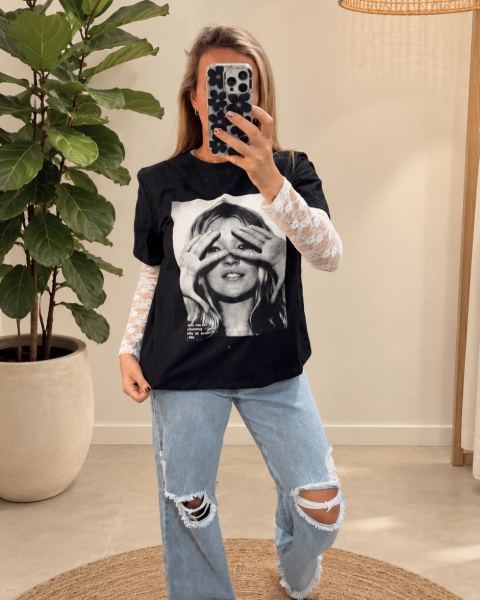 Remeras de encaje y estampadas