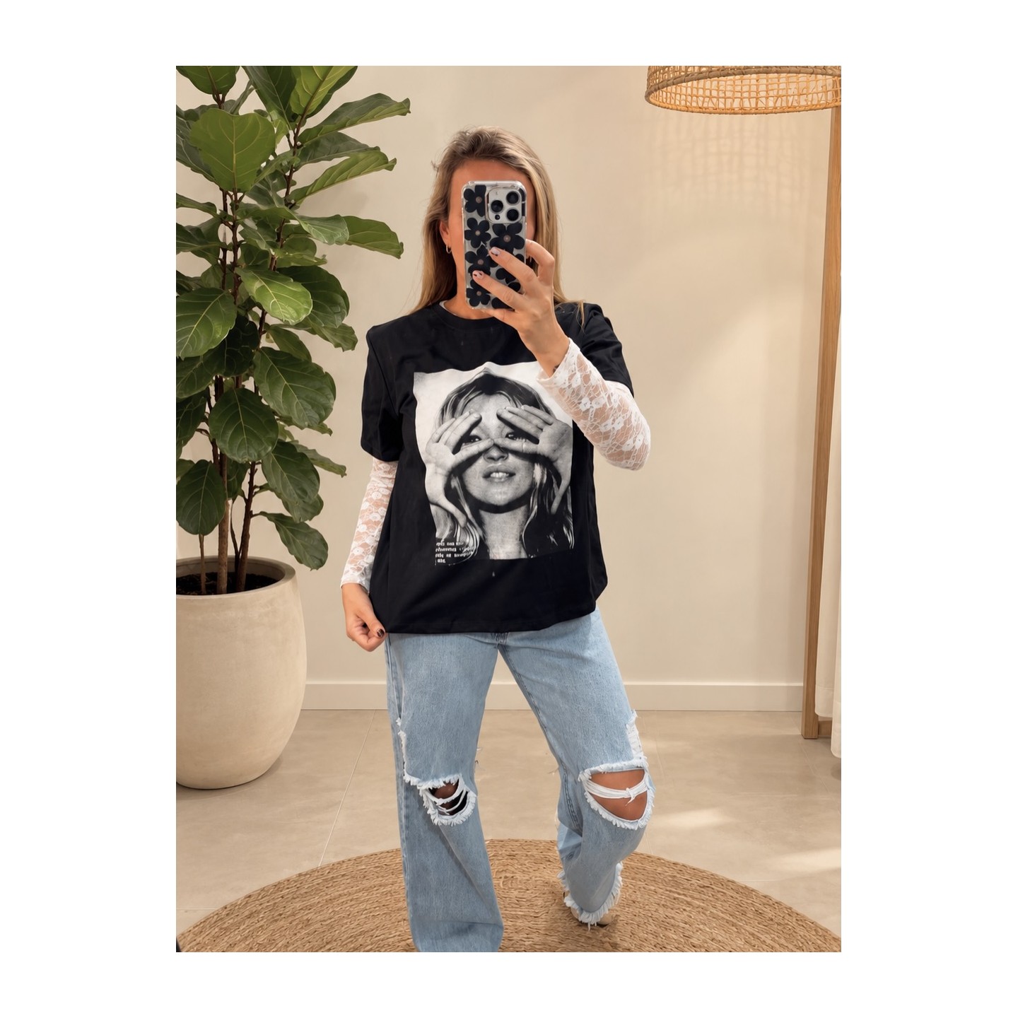 Remeras de encaje y estampadas