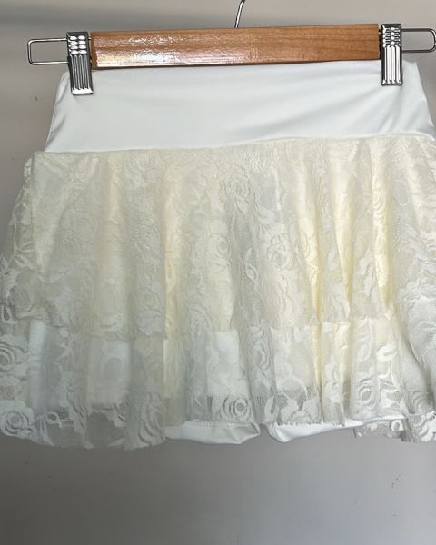 Pollera con short debajo