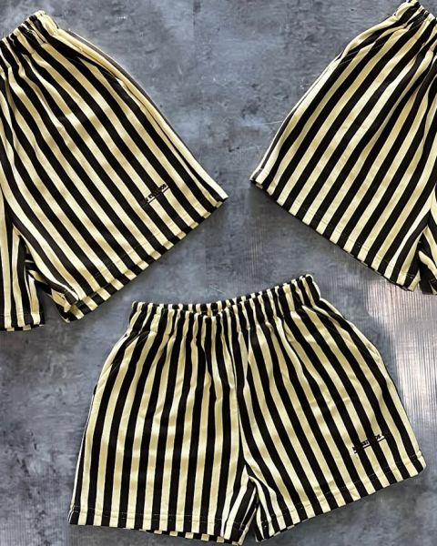 Shorts rústicos y rayados