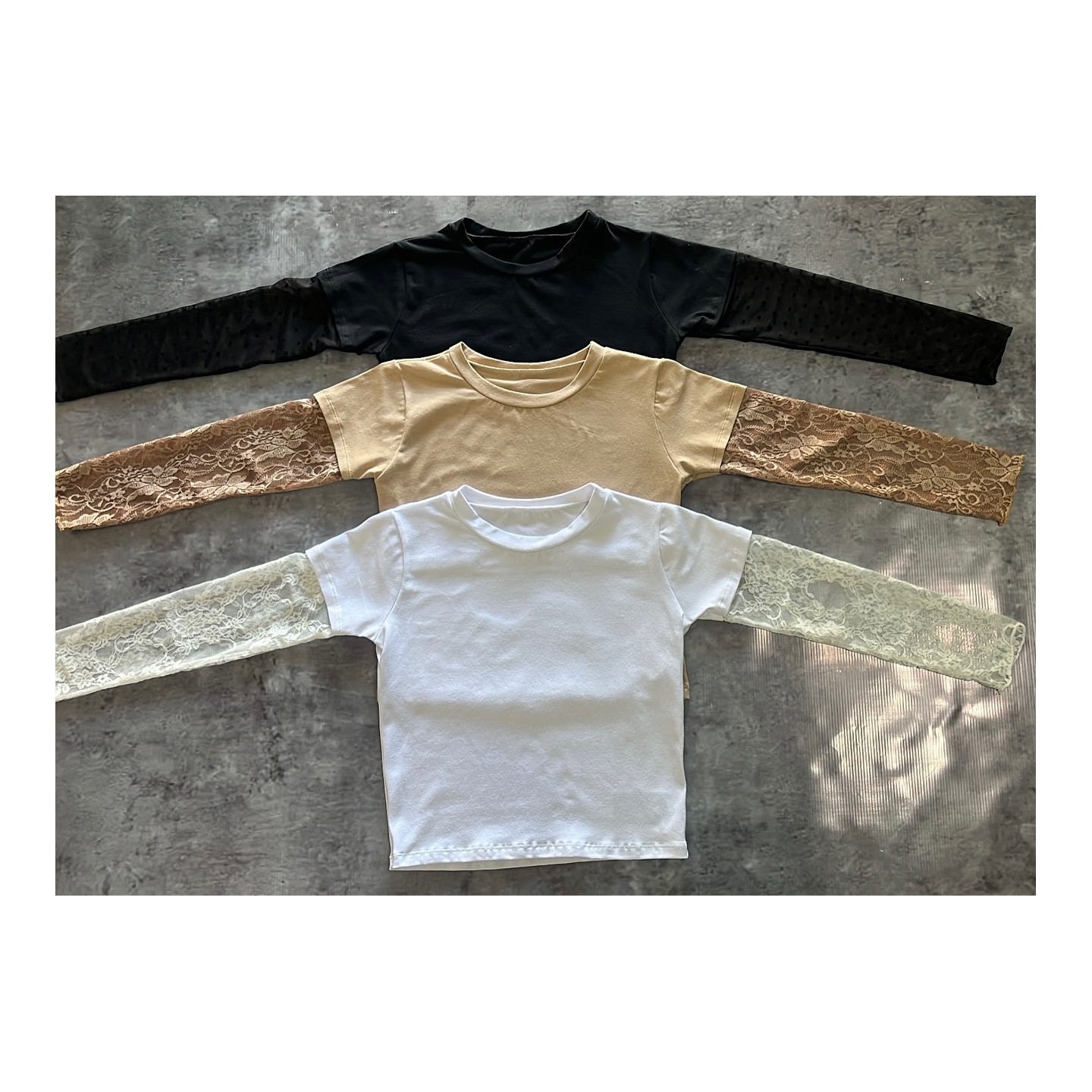 Remeras con mangas de encaje