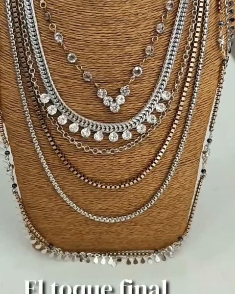Accesorios: pulseras, colgantes y pañuelos
