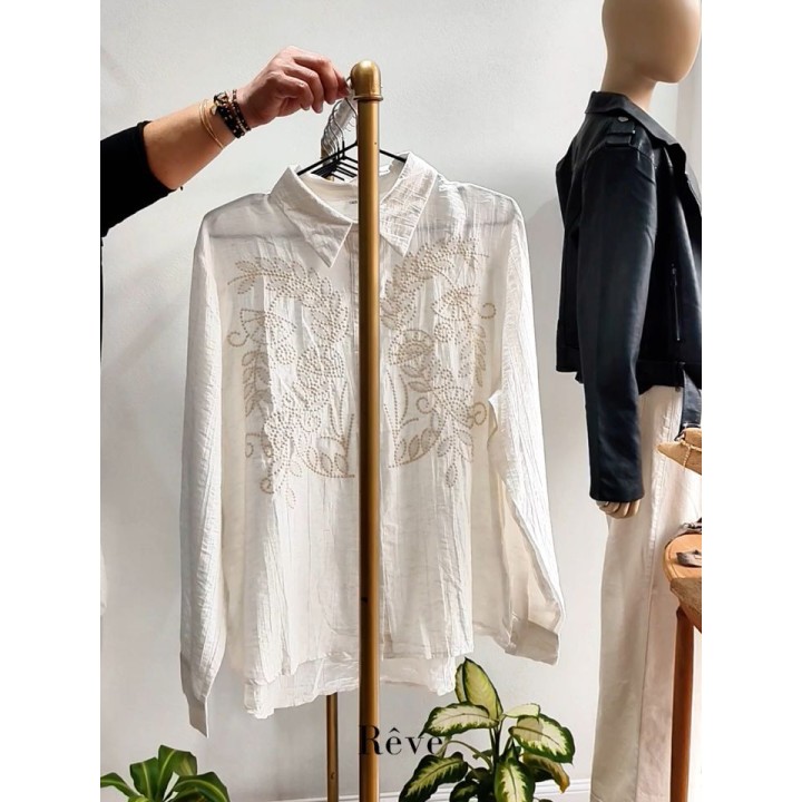 Camisas de encaje y bordadas