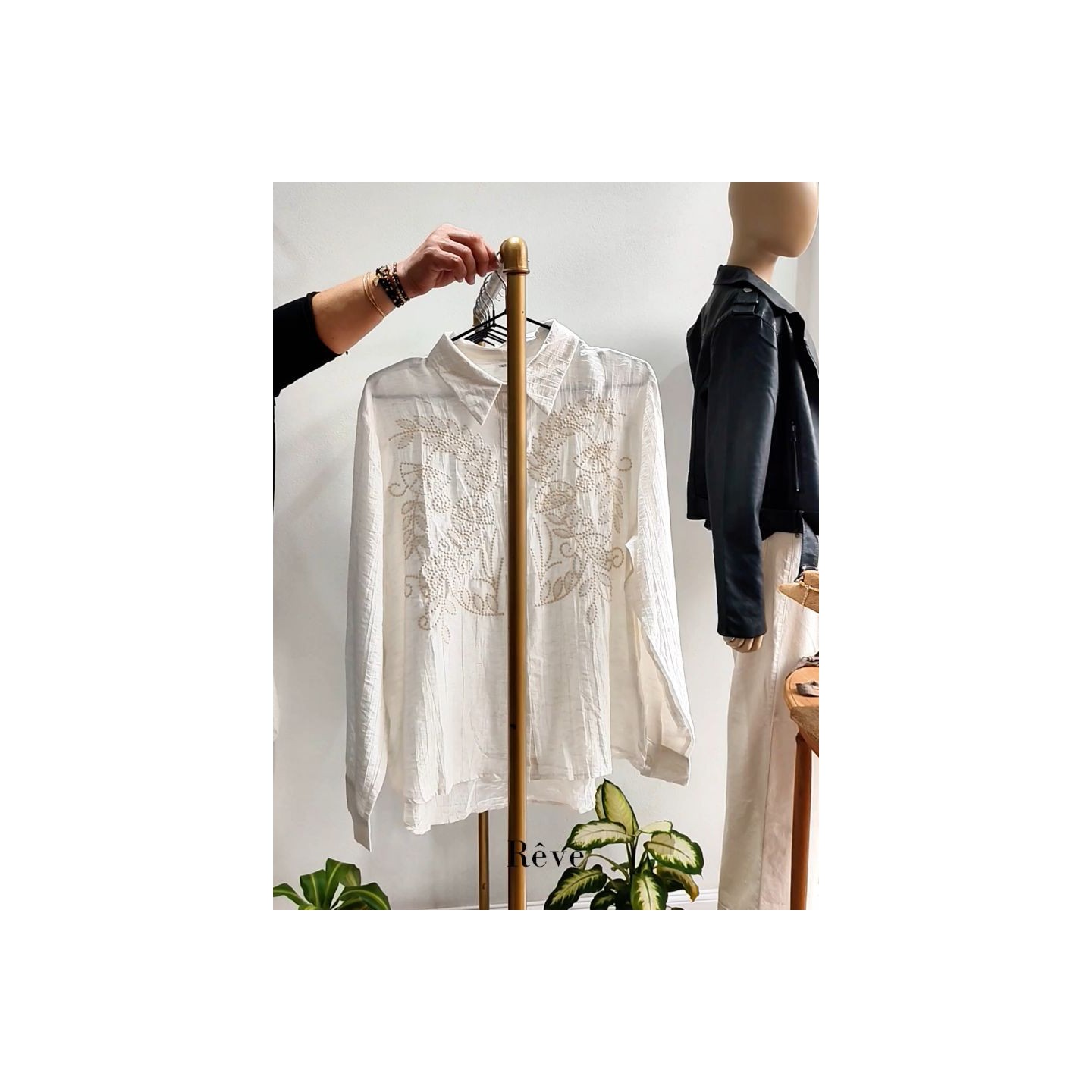 Camisas de encaje y bordadas