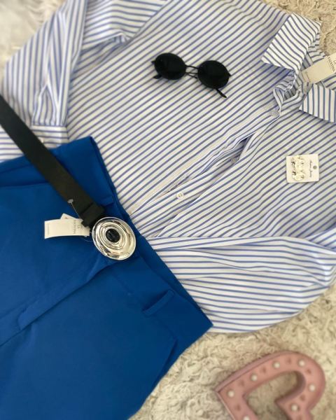 Camisa rayada y pantalón