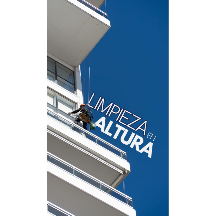Limpieza de fachadas y vidrios en altura