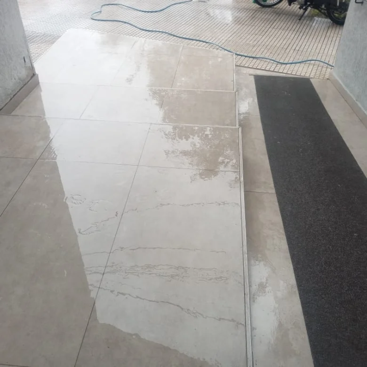 Limpieza y encerado de pisos