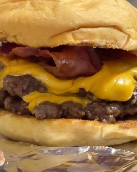 Hamburguesas Gold con papas