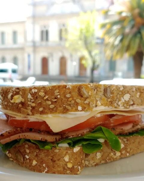 Sándwich de lomo ahumado