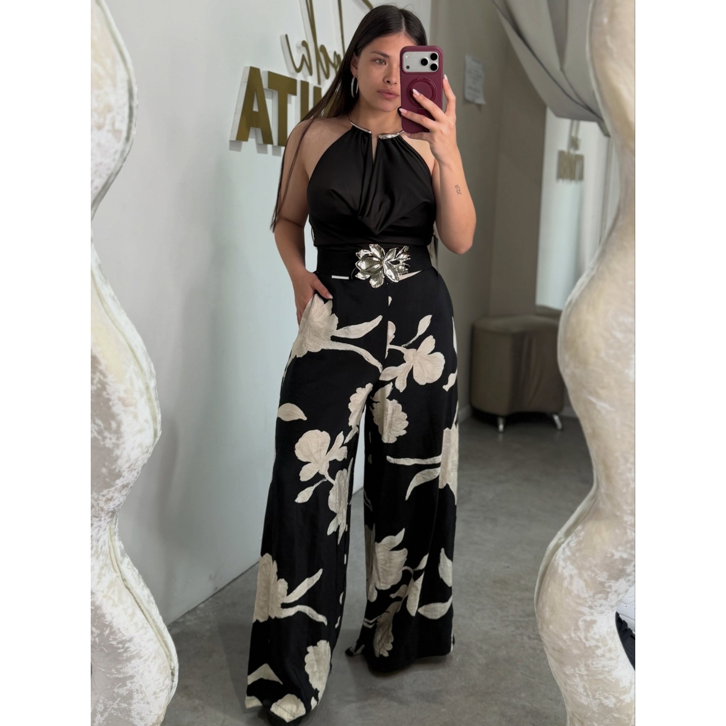 Pantalón amplio con estampado floral