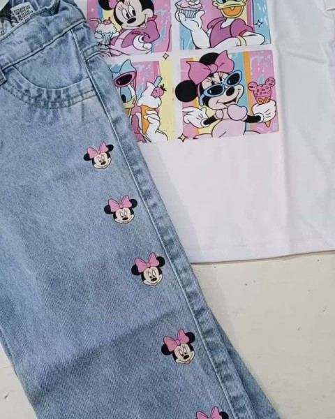Jean infantil con apliques de personajes