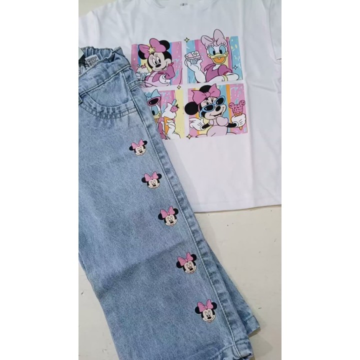 Jean infantil con apliques de personajes
