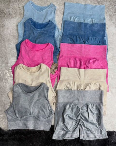 Set musculosa y calza corta
