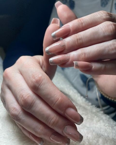 Uñas esculpidas en acrílico y nail art