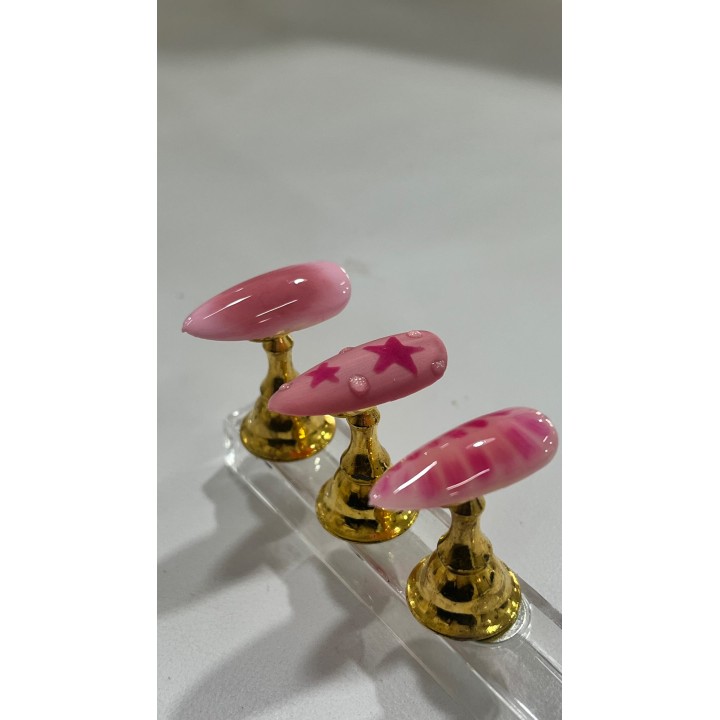 Uñas esculpidas en acrílico y nail art